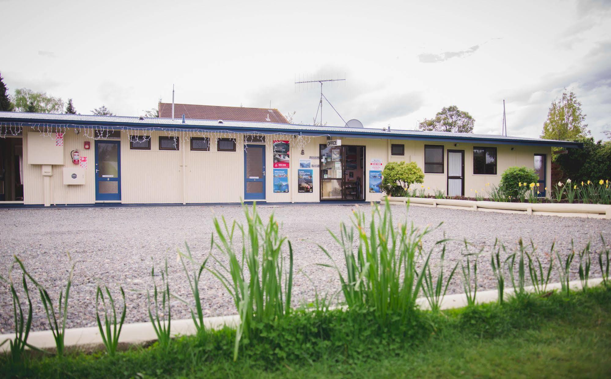אגם טה אנאו Alpenhorn Motel מראה חיצוני תמונה